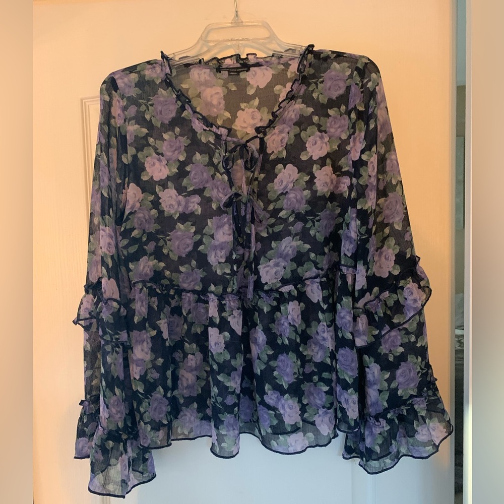 🌸 3 for $20 American Eagle sheer blouse